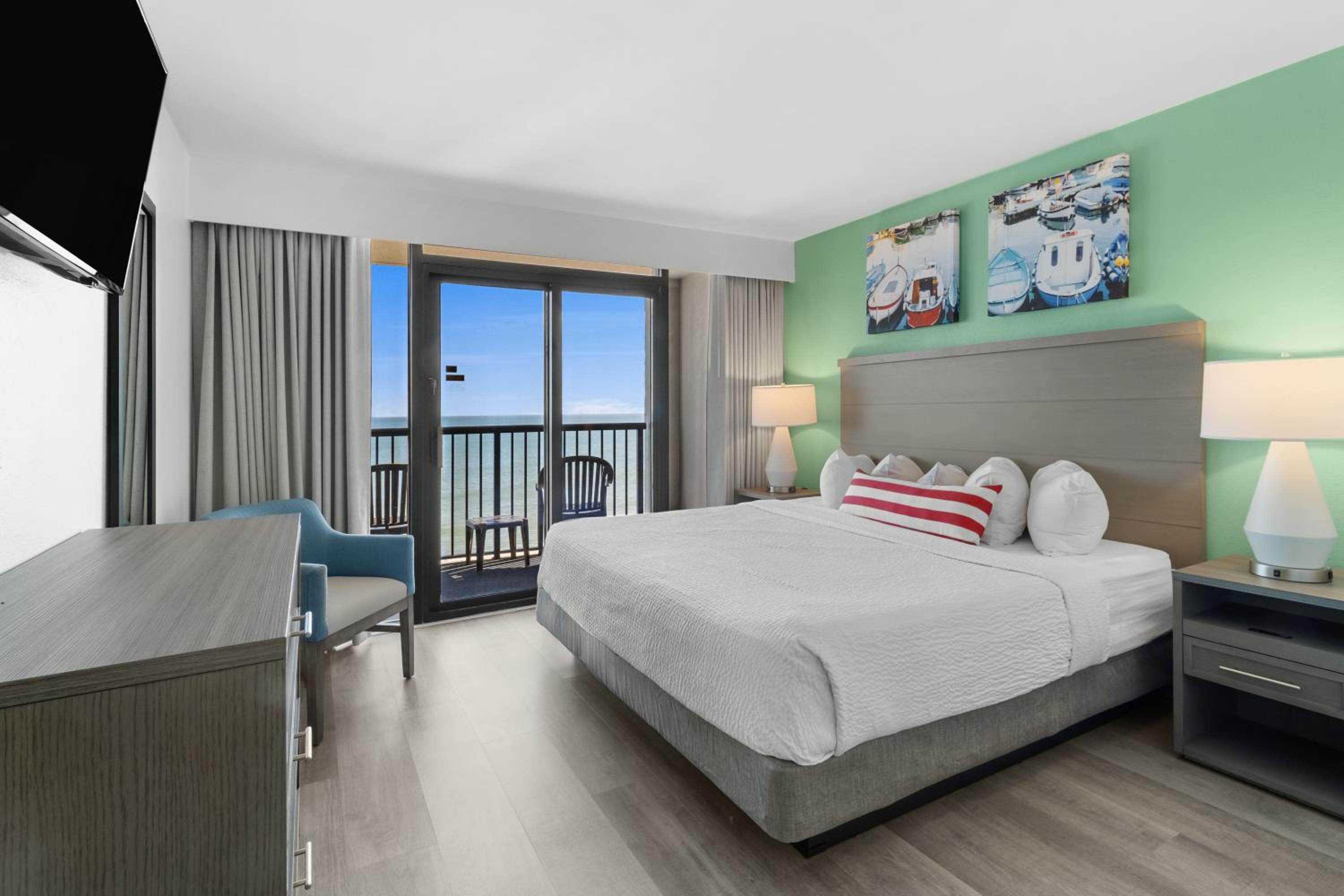 3 BEDROOMS, MARINER, CONDO, DELUXE, OCEAN FRONT