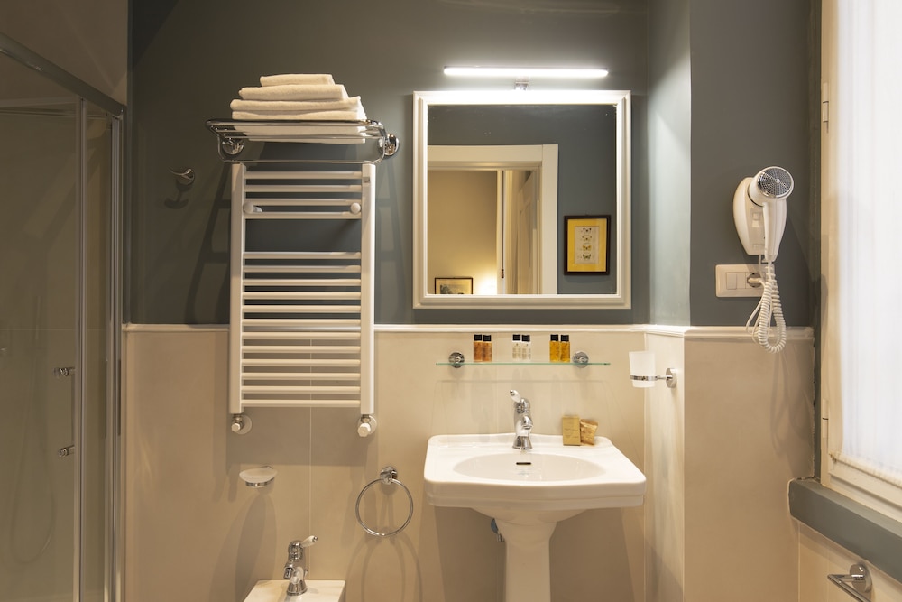 Hotel Donna Francesca 35/43