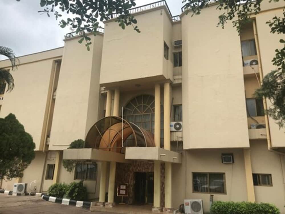 Gold Value Hotels 2/47