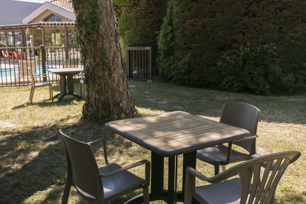 Ibis Avignon Sud 51/72