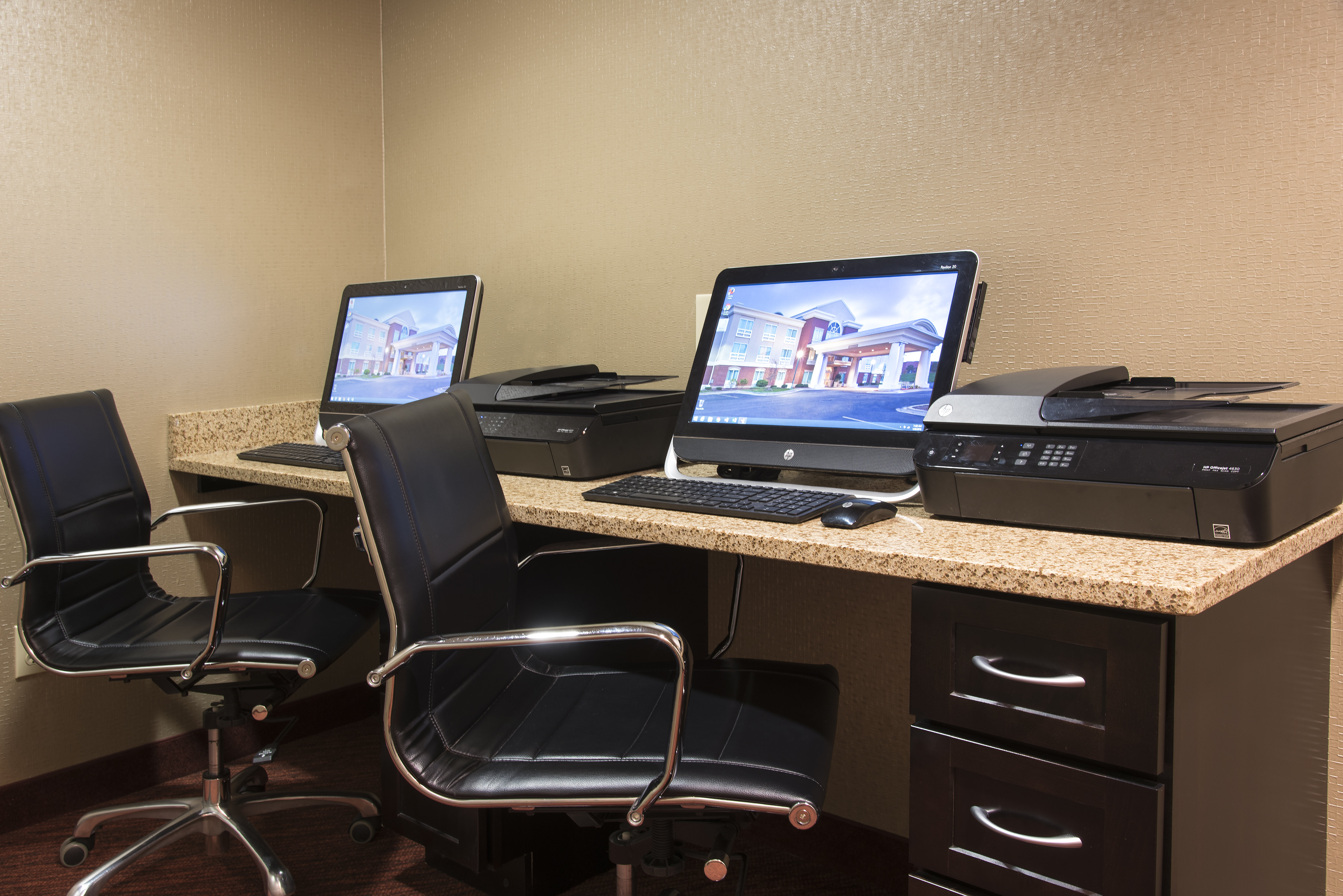 Holiday Inn Express Hotel Suites Grand Rapids North 55/62
