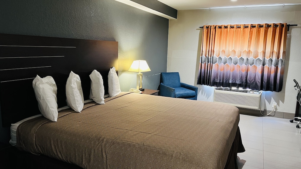 Regency Inn & Suites Houston East I 10 25/52