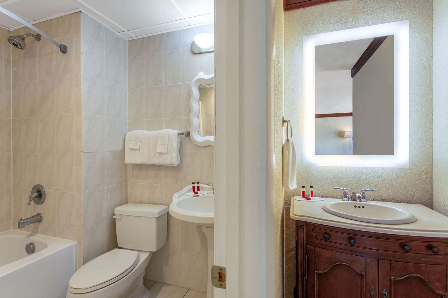 Days Inn by Wyndham Ocean City Oceanfront 52/64