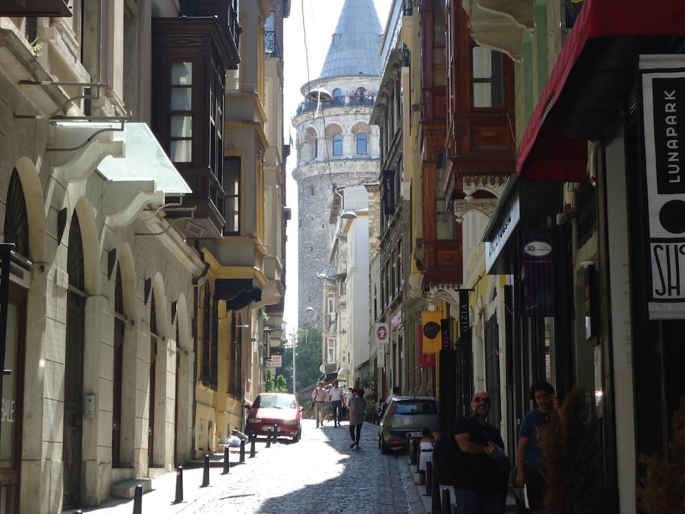 Meroddi Galata Mansion 64/68