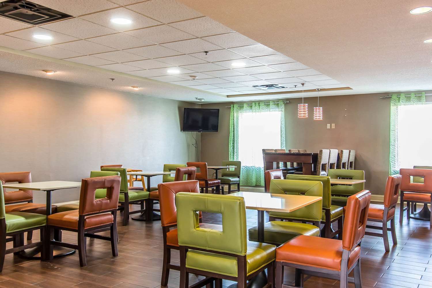 Comfort Suites Richmond, KY 37/43