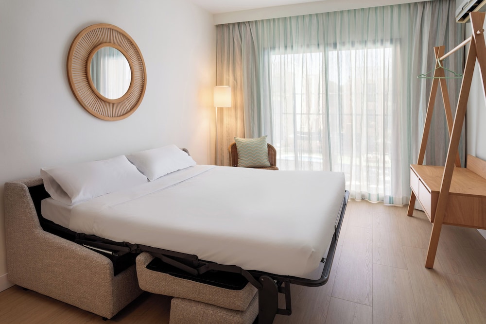Sol, Suite, Pool View, Kitchen، Sol Sancti Petri 2/5