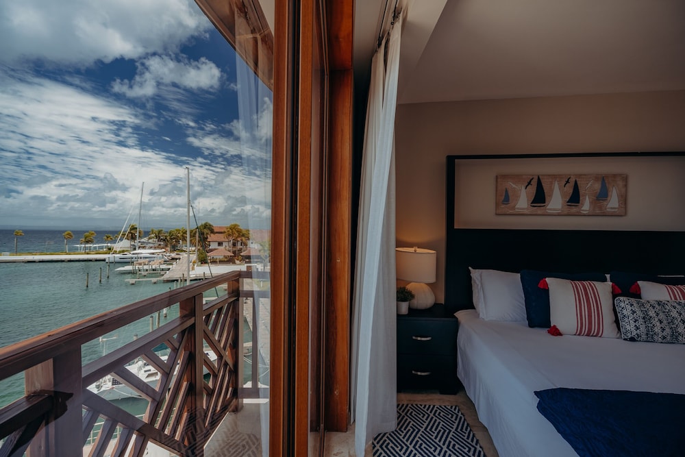 The Bannister Hotel and Yacht Club 24/50