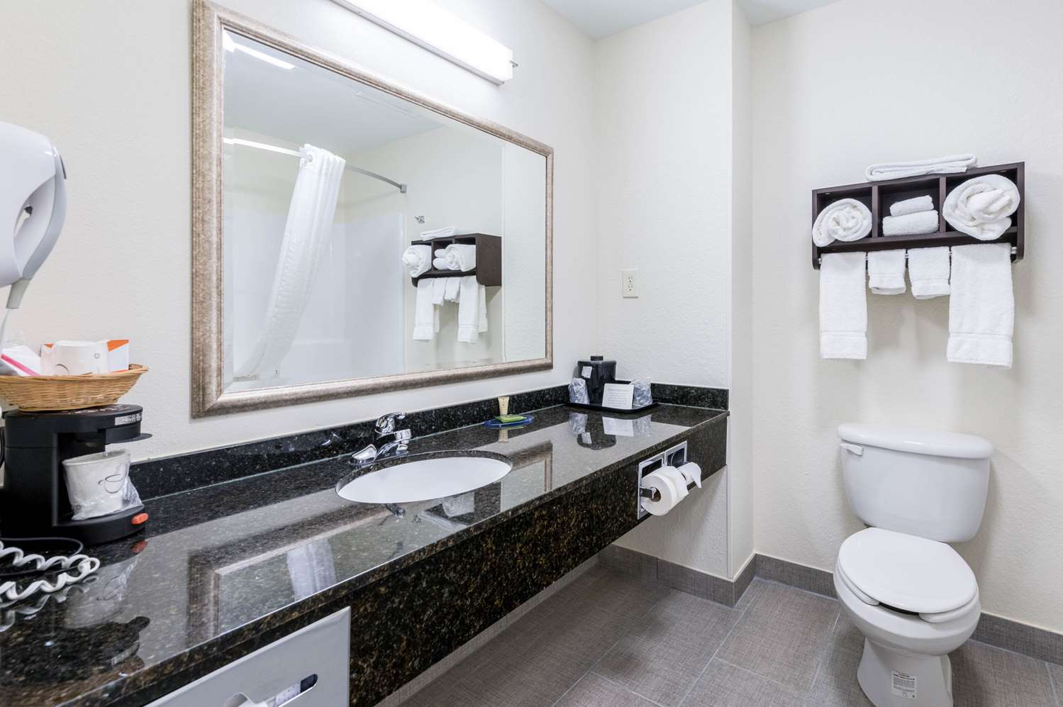 Efficiency, Suite, King Bed، Clarion Pointe Madison-Huntsville 3/4