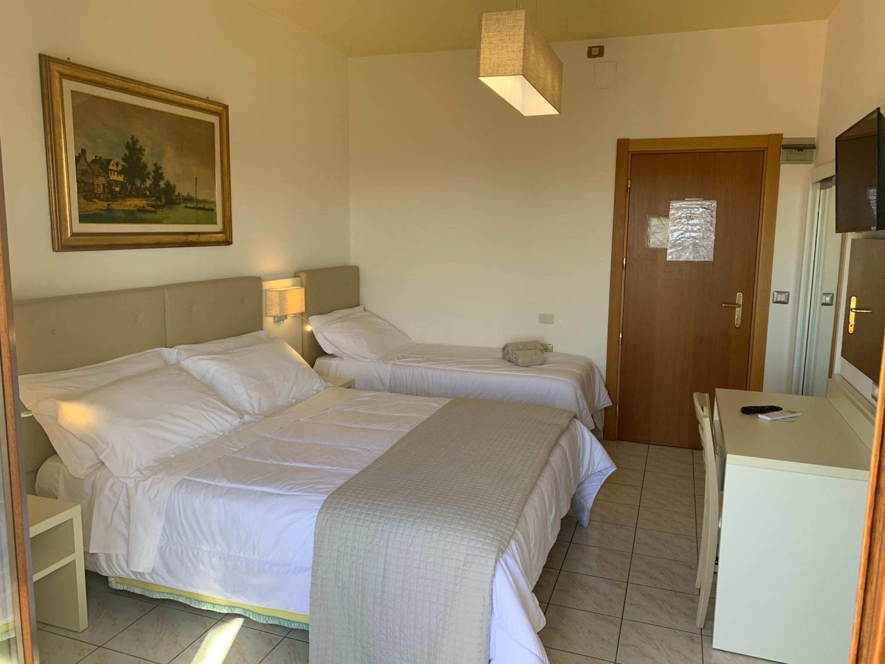 ROOM, TRIPLE, BALCONY