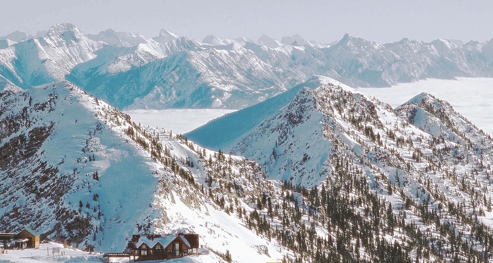 Glacier Mountaineer Lodge 26/32