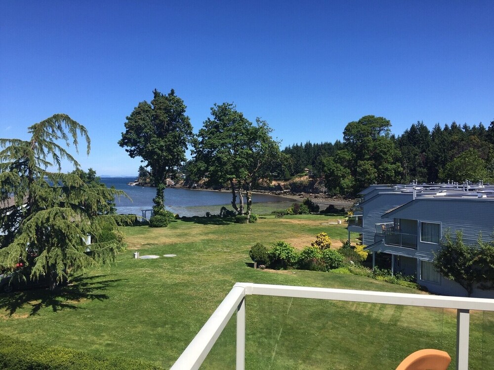 Pacific Shores Resort & Spa 19/48