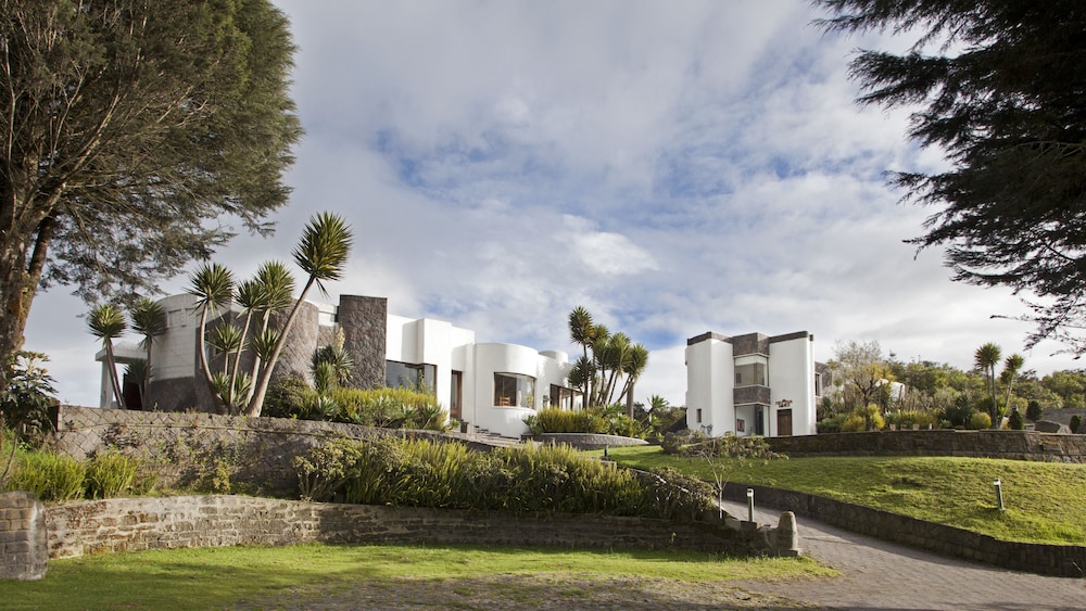 Hotel El Crater 18/24