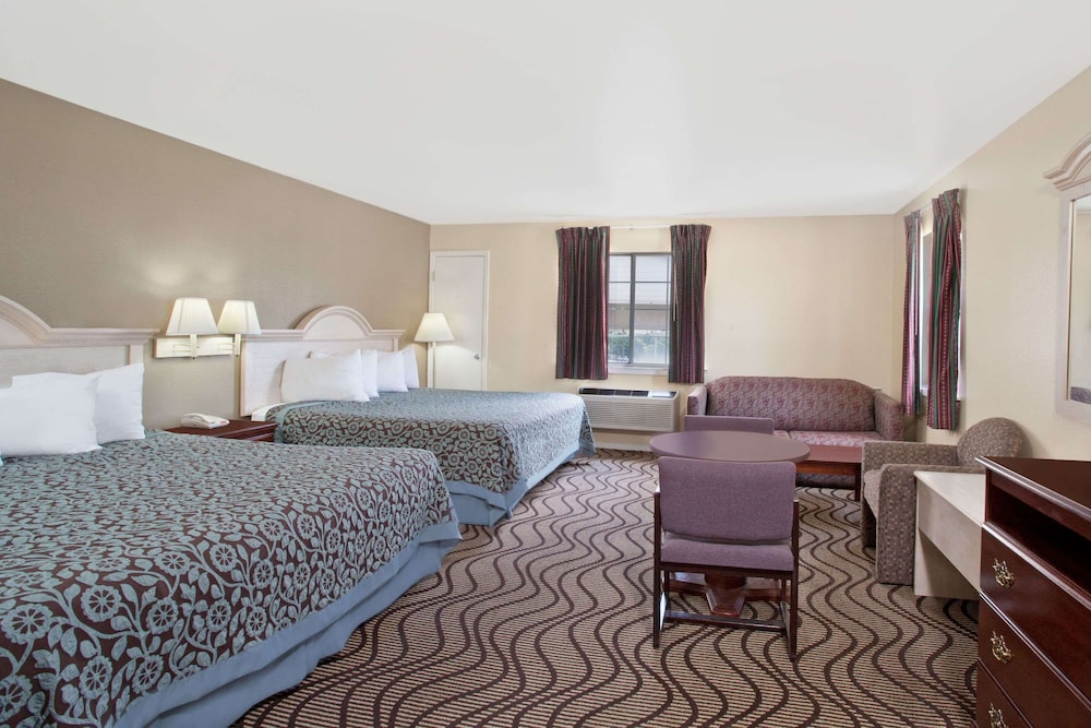 Days Inn by Wyndham Kerrville 14/22