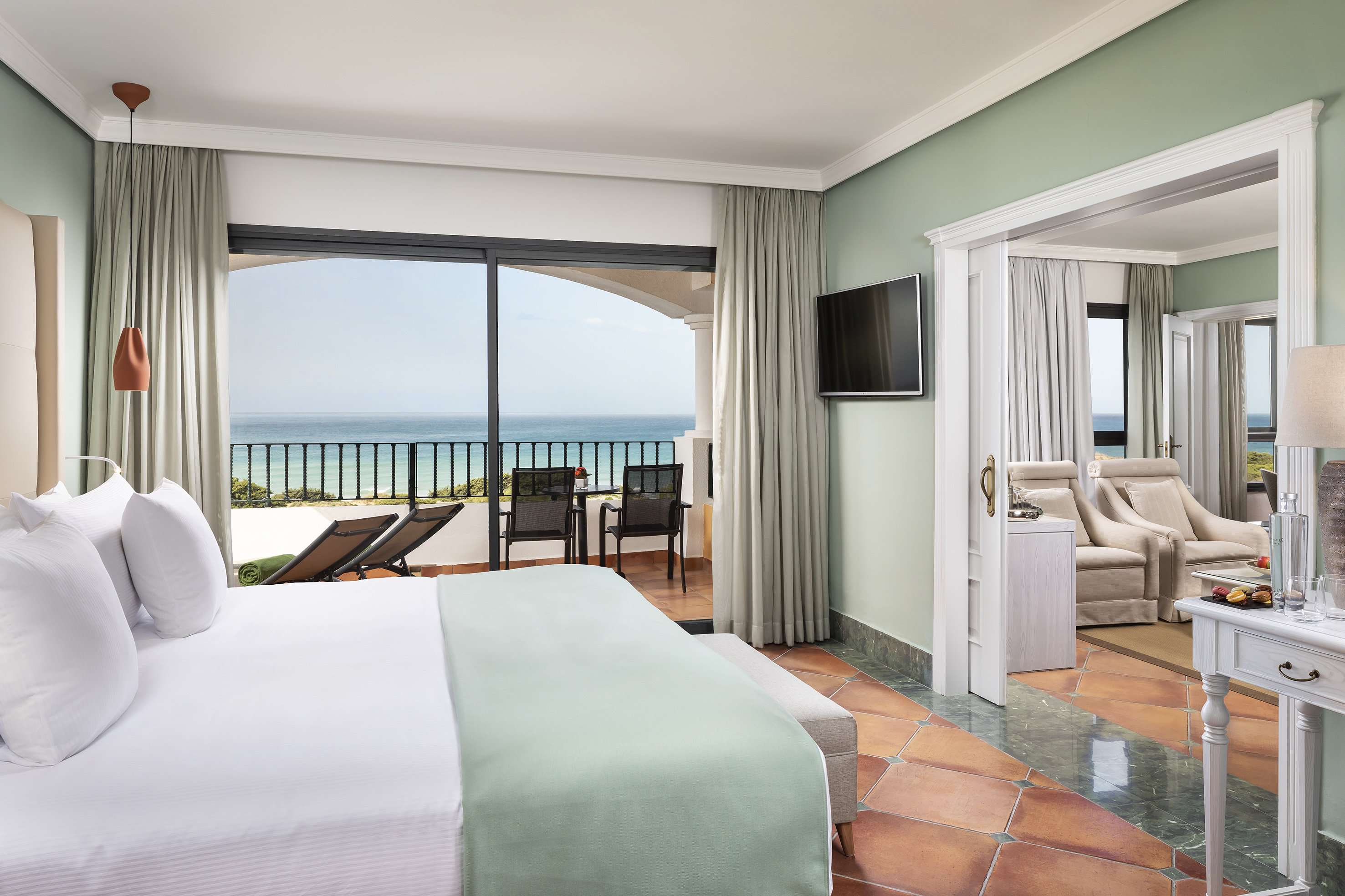 Red Level, Presidential, Suite