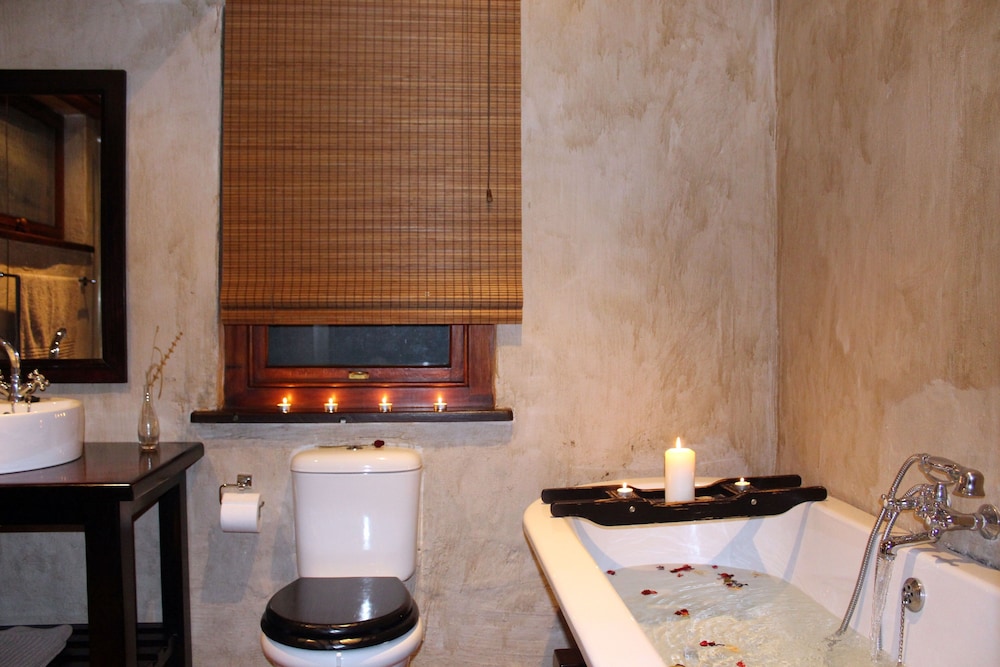 Gannabos Guest House 50/50