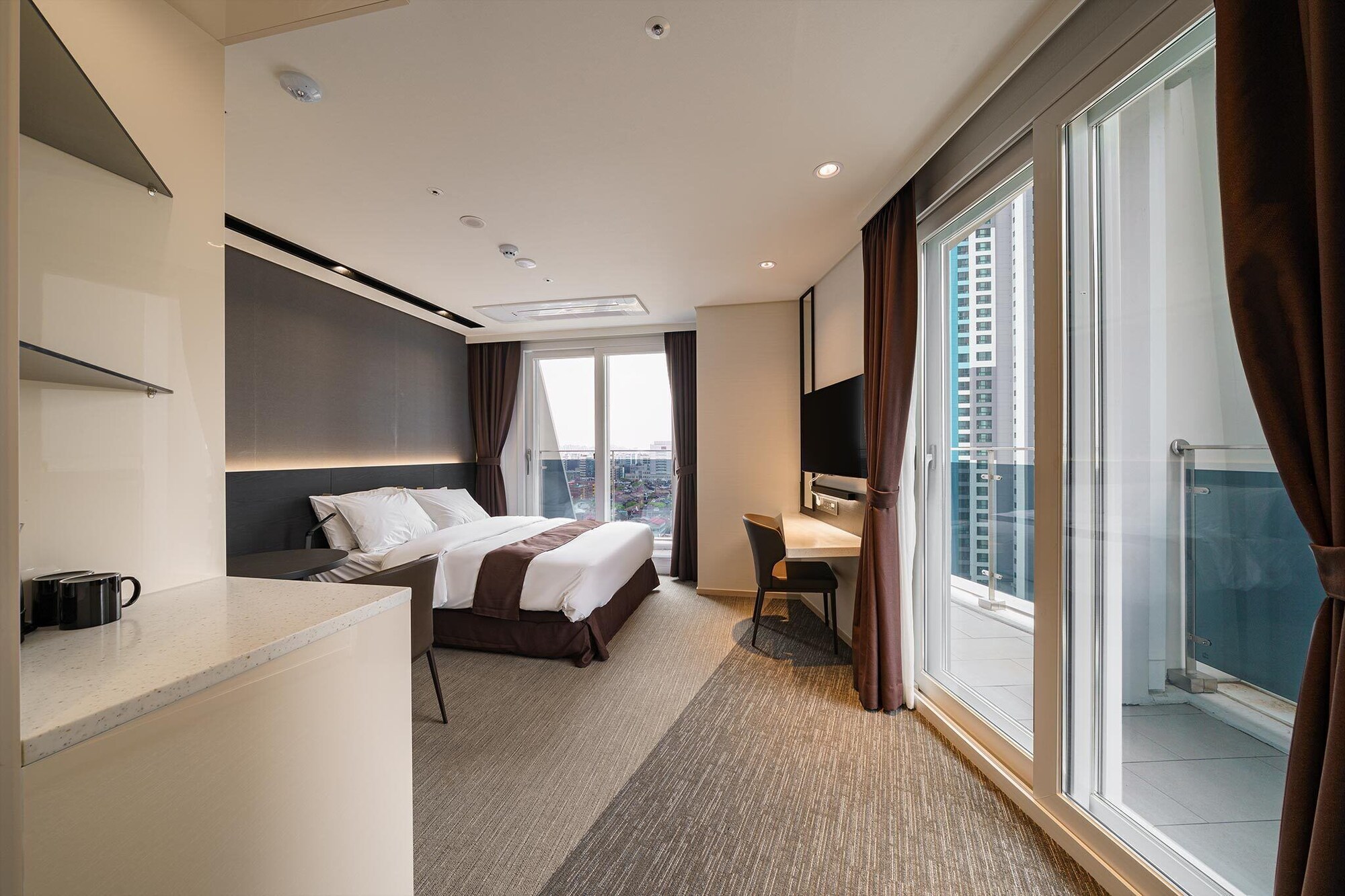 DELUXE, DOUBLE BED