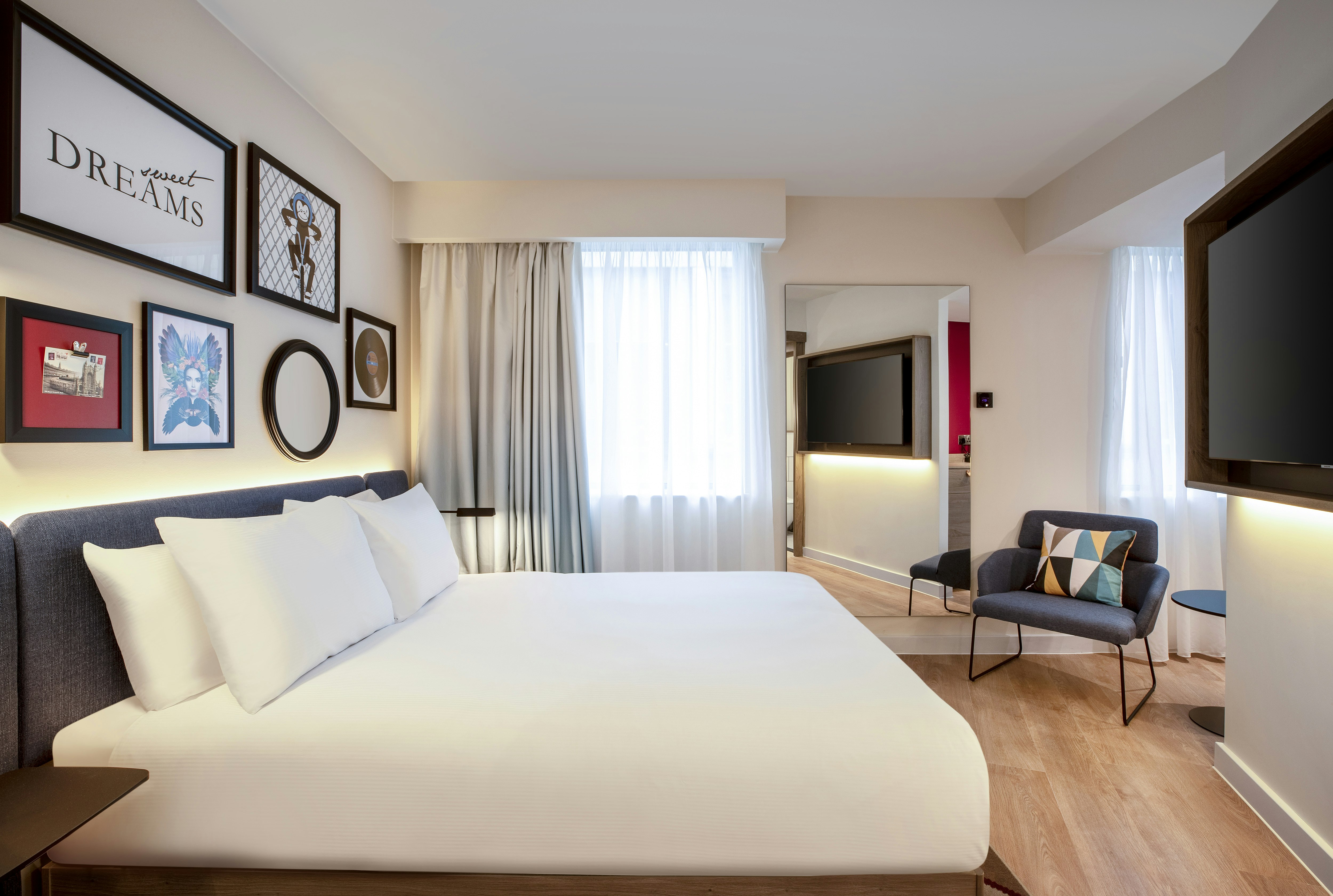 SUPERIOR, KING BED