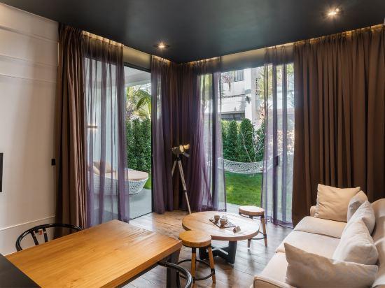 Residential, Suite, Private Garden