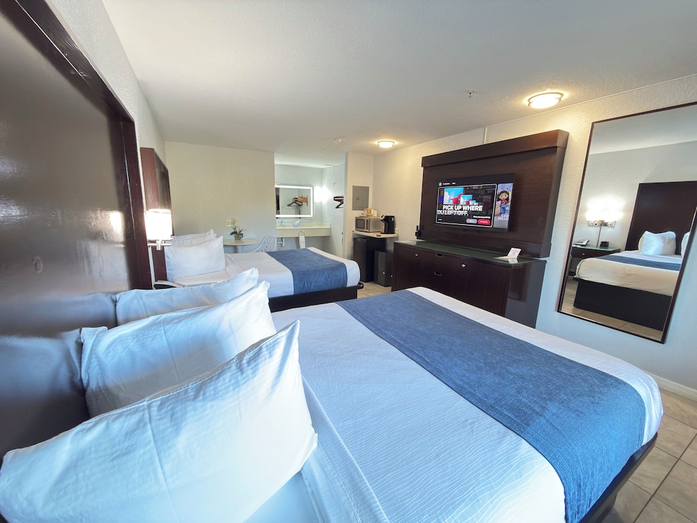 DELUXE, 2 QUEEN BEDS
