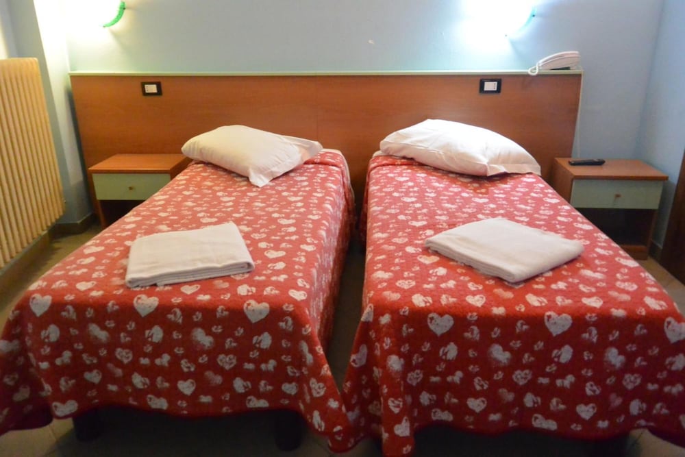 Hotel Mercurio 12/27