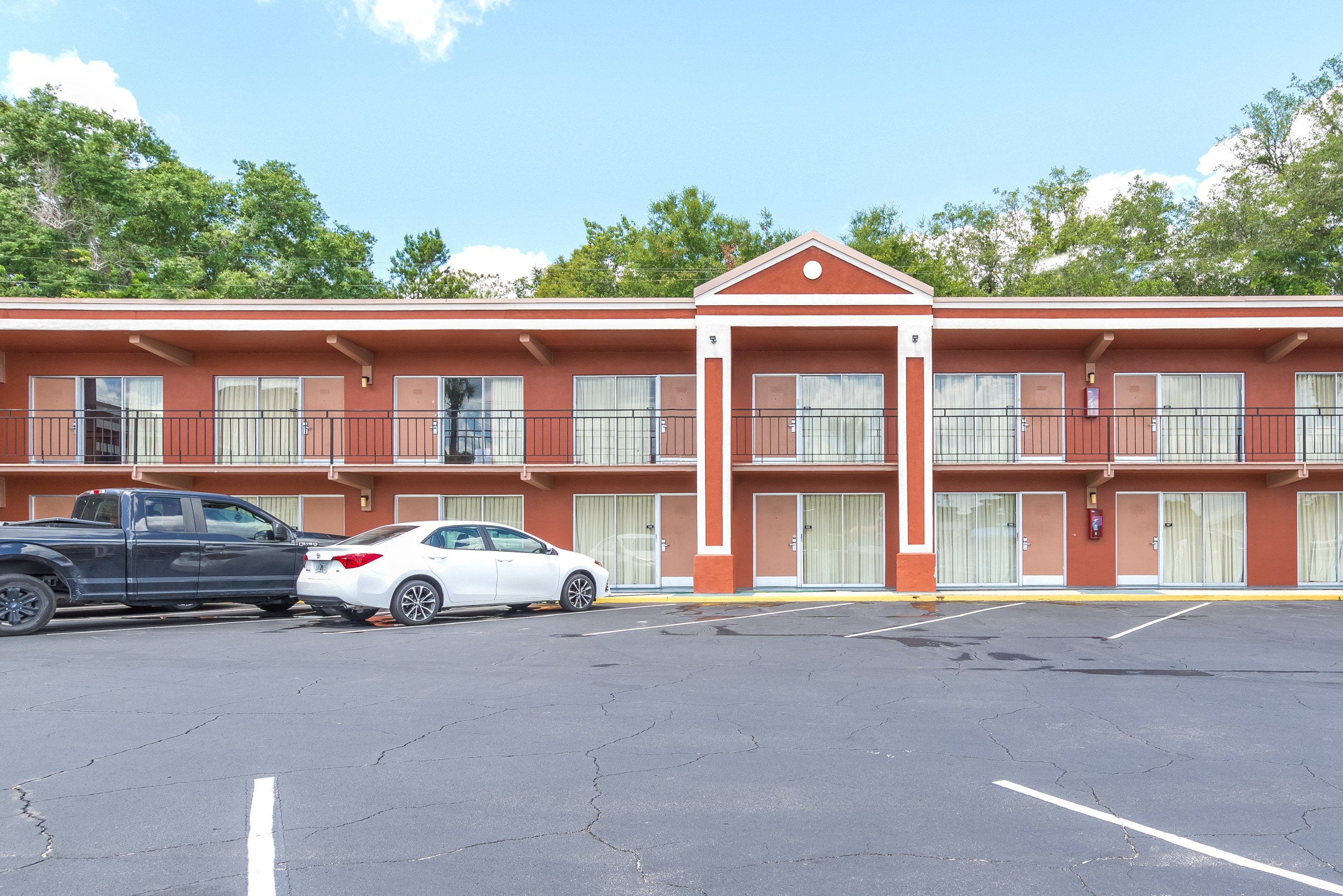 OYO Hotel Mustang Silverspring FL 30/33