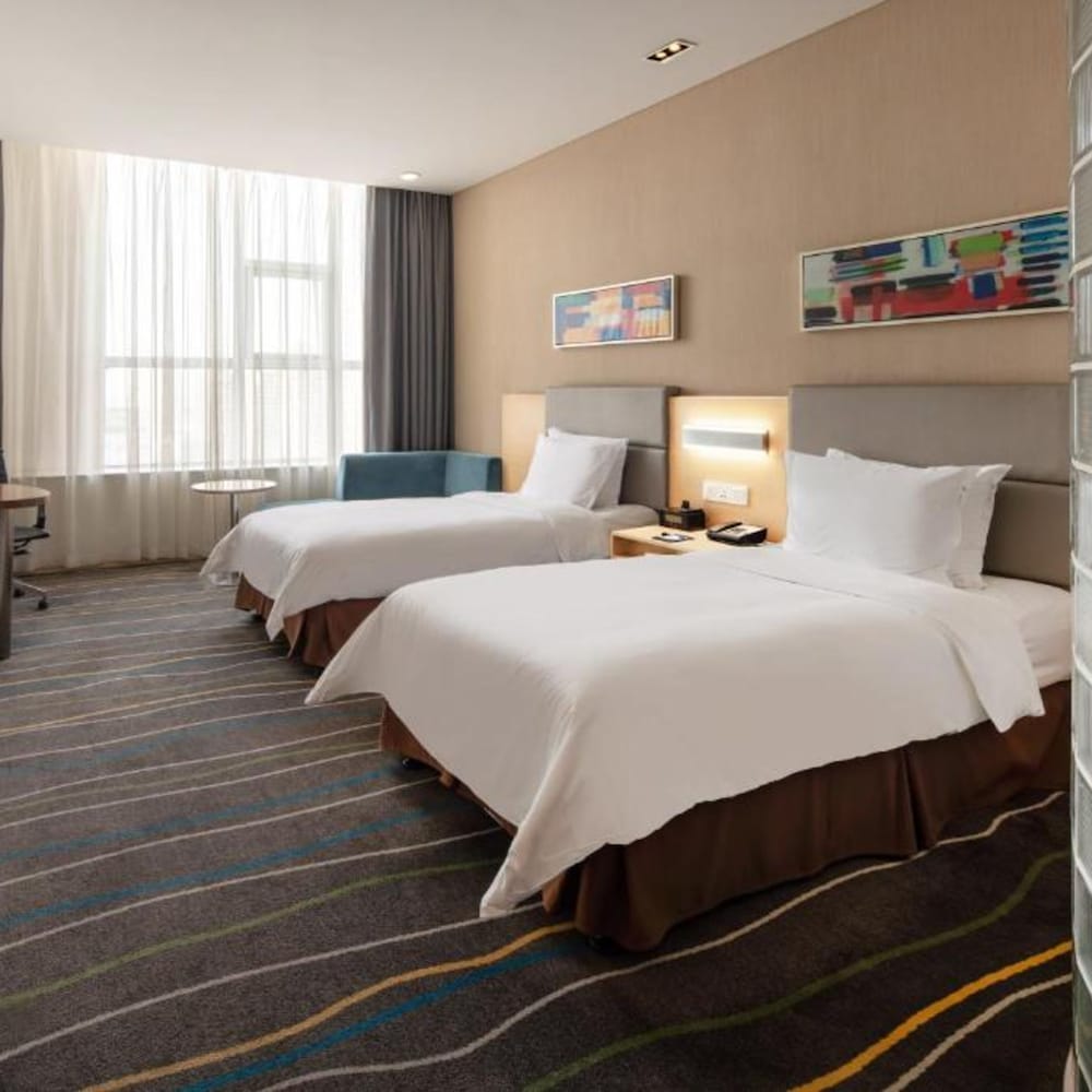 Holiday Inn Express Luoyang City Center 29/72