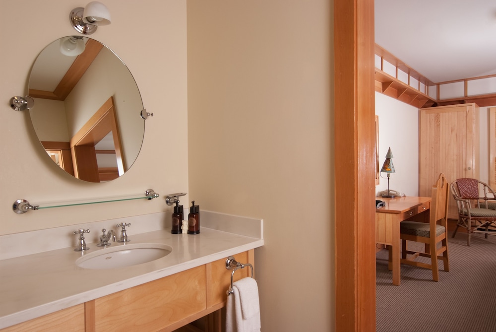Old Faithful Snow Lodge & Cabins 37/37