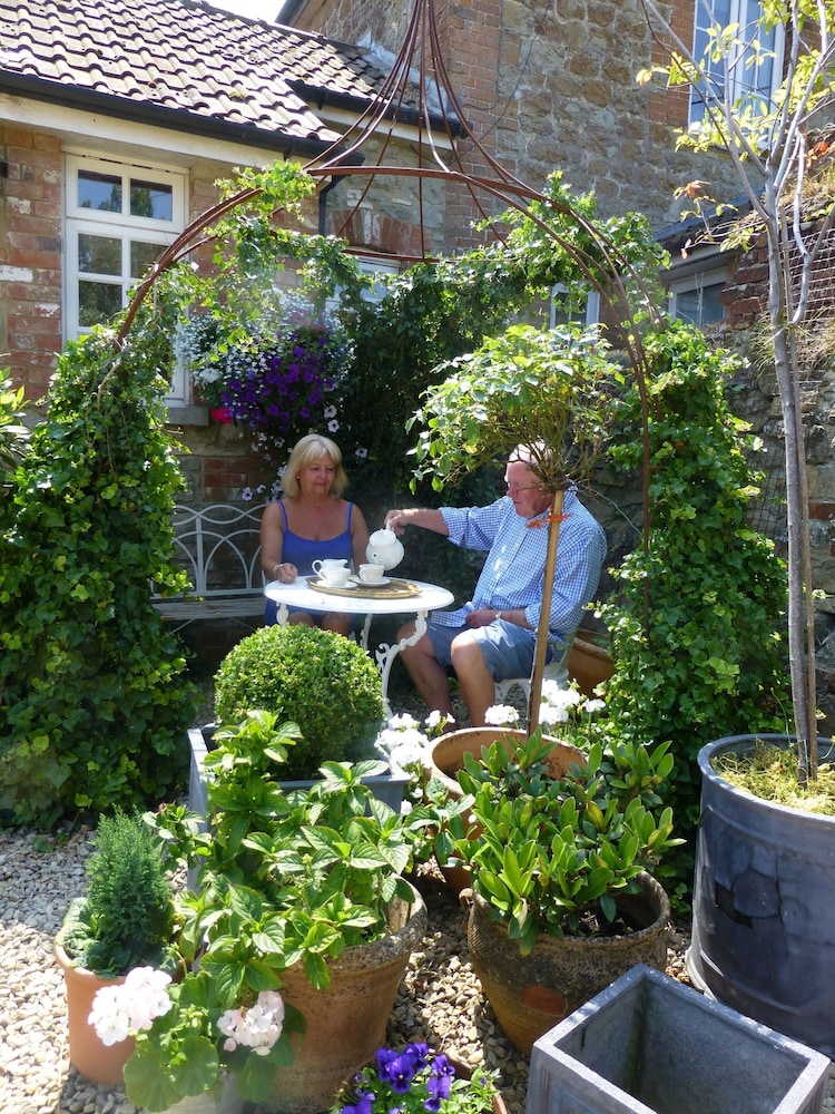 Blounts Court Farm - B&B 27/35