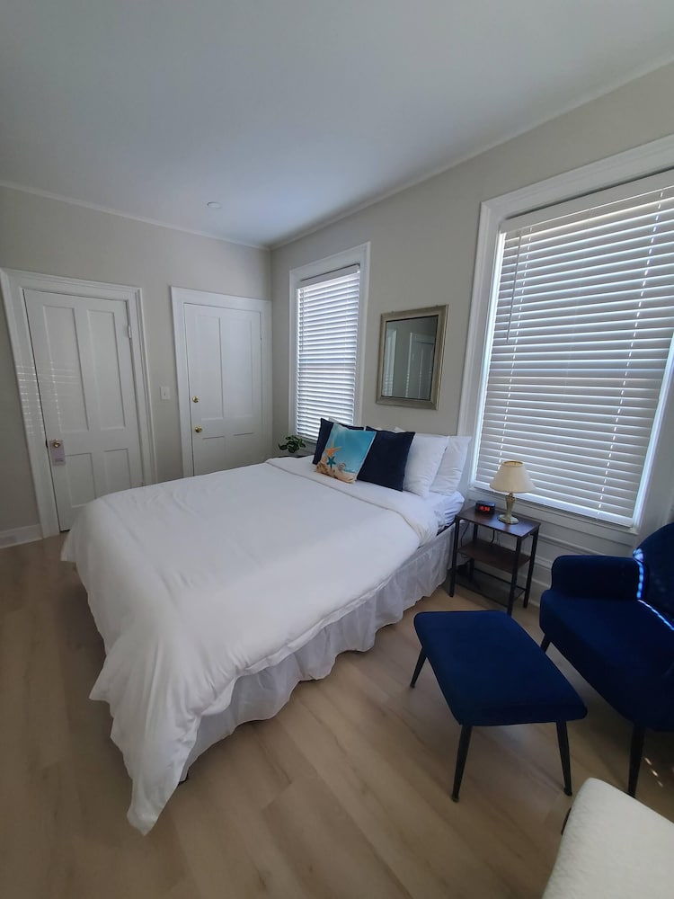 The Niantic Inn 13/50