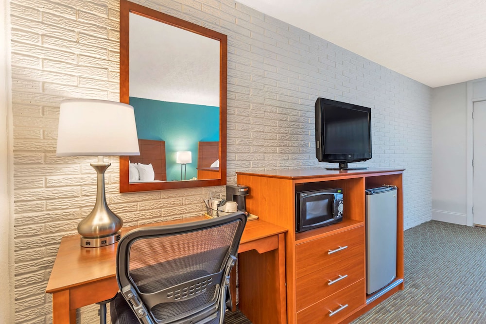 Best Western Hendersonville Inn 38/45