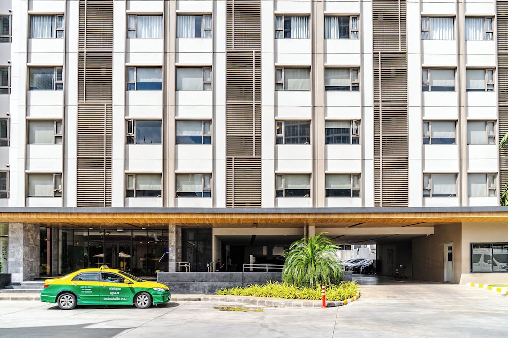 56 Surawong Hotel Bangkok 64/66