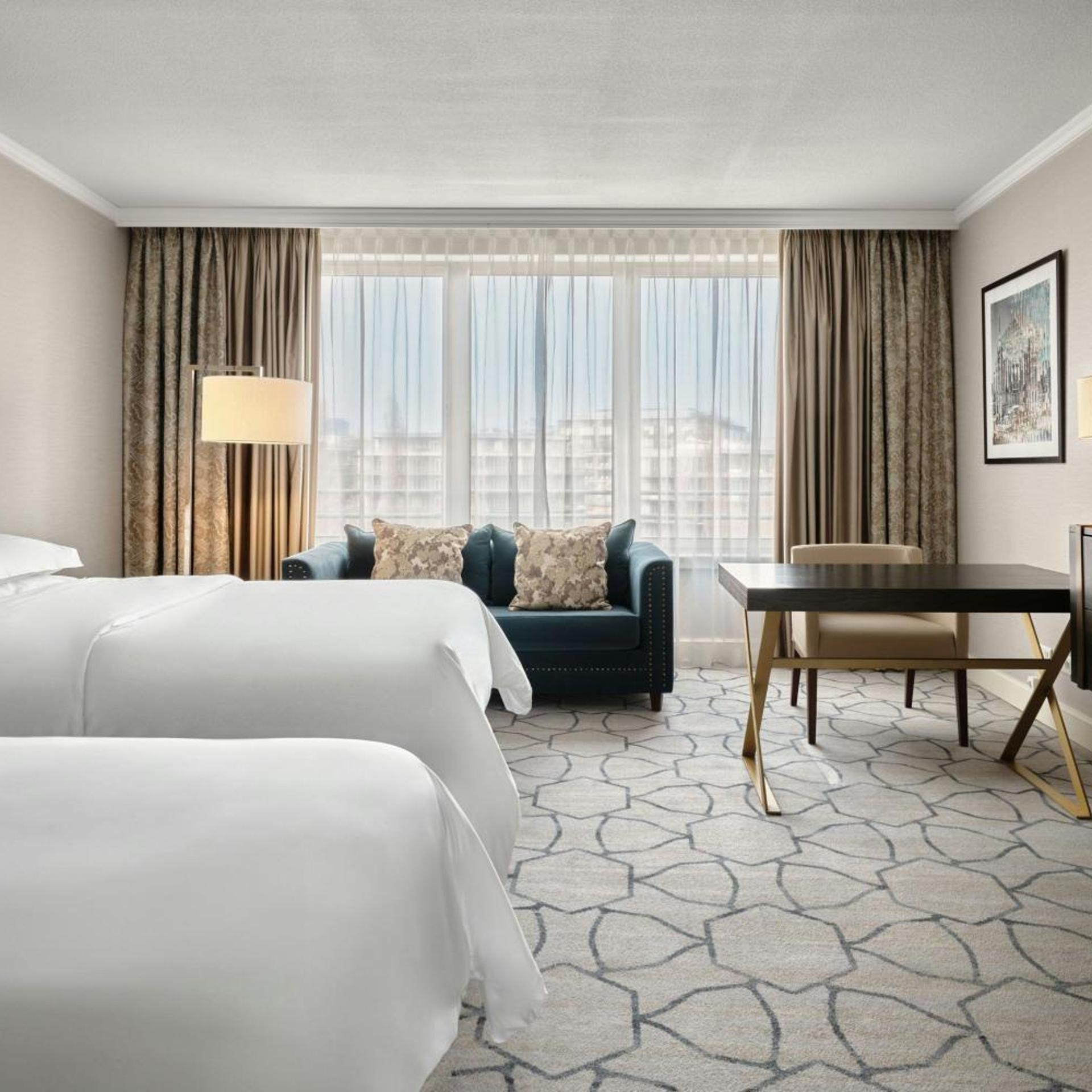 غرفة ديلوكس بسريرين منفصلين، Sheraton Grand Warsaw 3/5