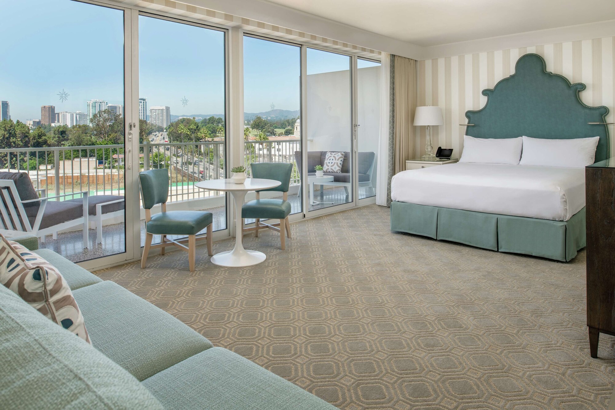 Junior Suite, King Bed, Hollywood Hills View