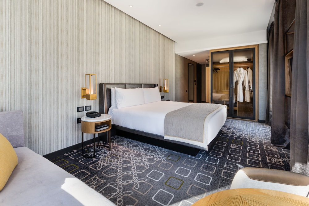 PREMIUM, KING BED, CORNER