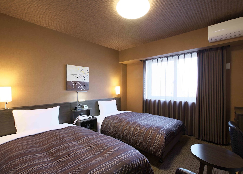 ROOM, TWIN BEDS, SMOKING