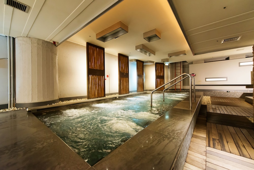 Beitou Hot Spring Resort Tian Yue Quan 32/65