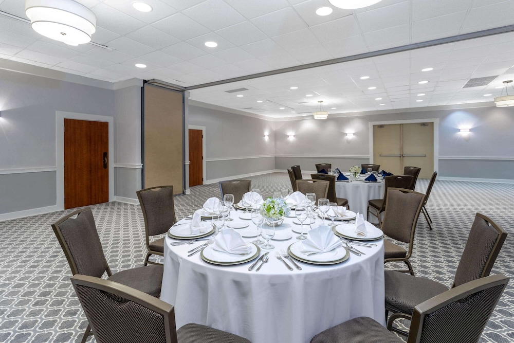 88 Palms Hotel and Event Center 34/59