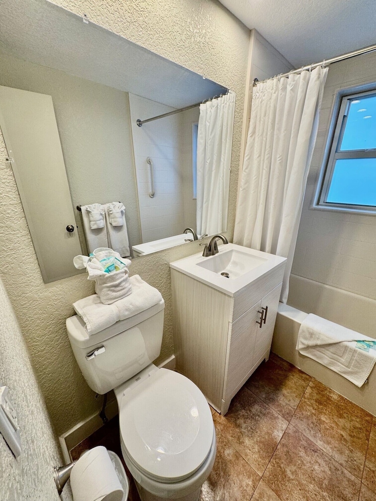 Silver Seas Beach Resort 65/67