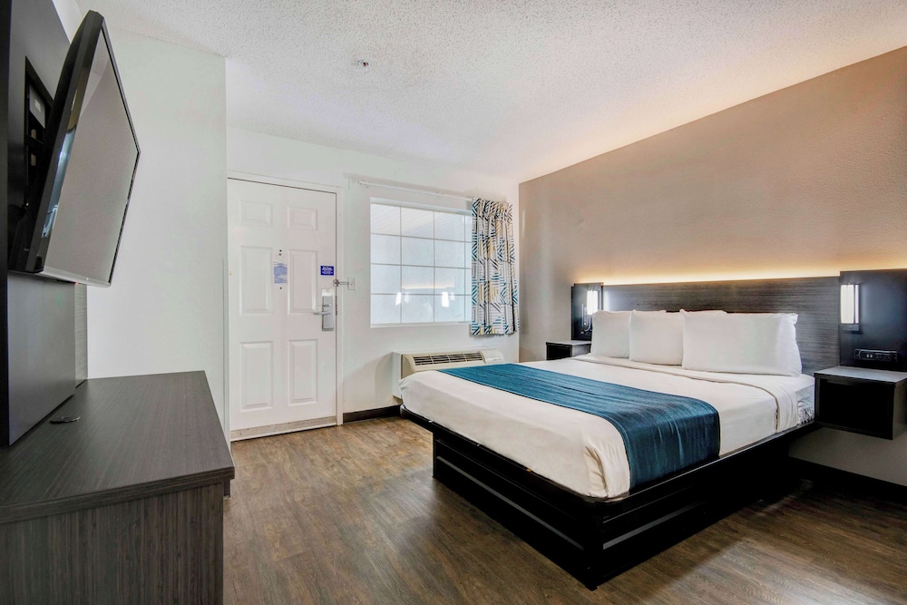 Studio 6 Extended Stay - Ocean Springs, MS 13/53
