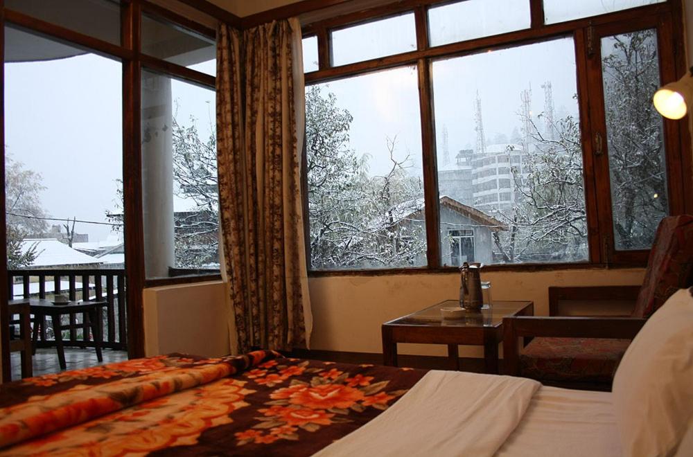 TOURIST HOTEL 42/55