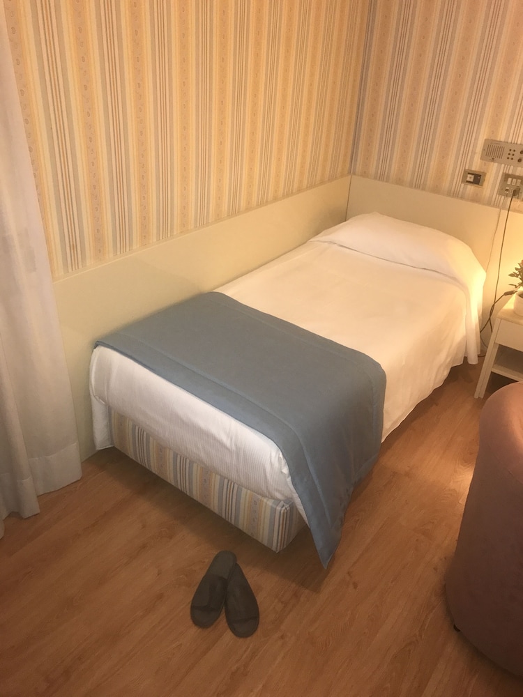 Standard, Single, Twin Beds