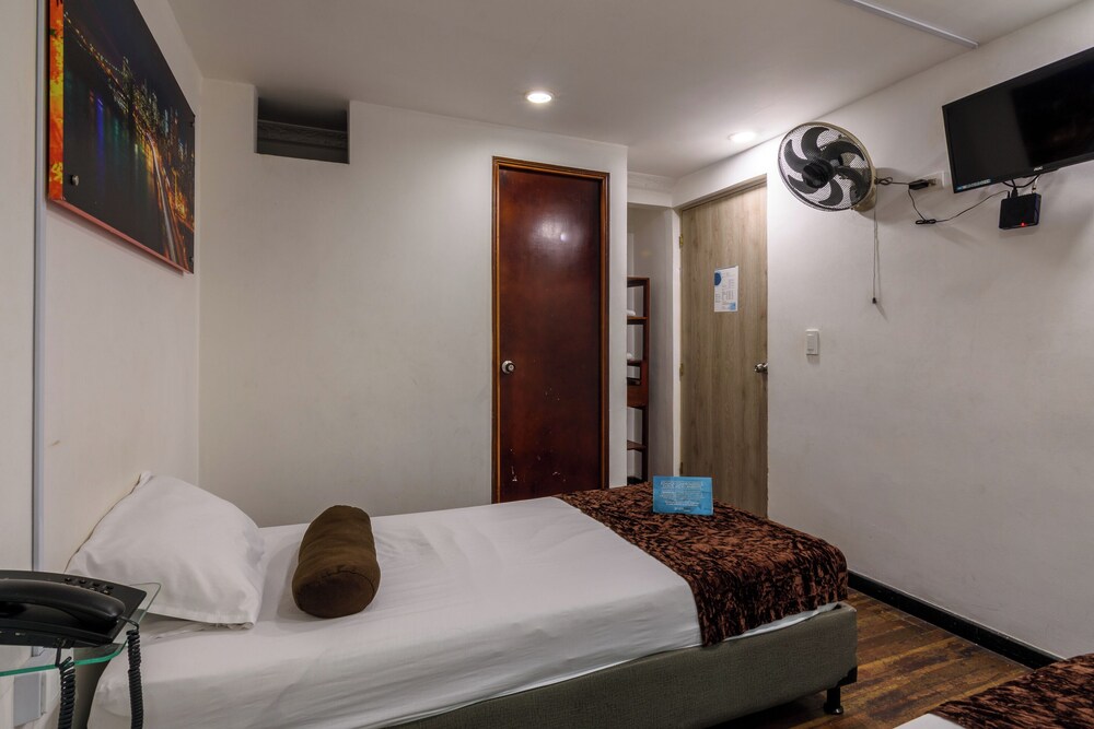 ECONOMY, TWIN BEDS
