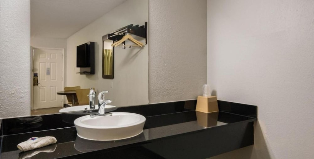 Motel6 Irving, TX - Loop 12 27/31