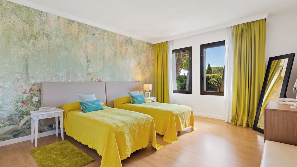 Host Villas & Suites 20/50