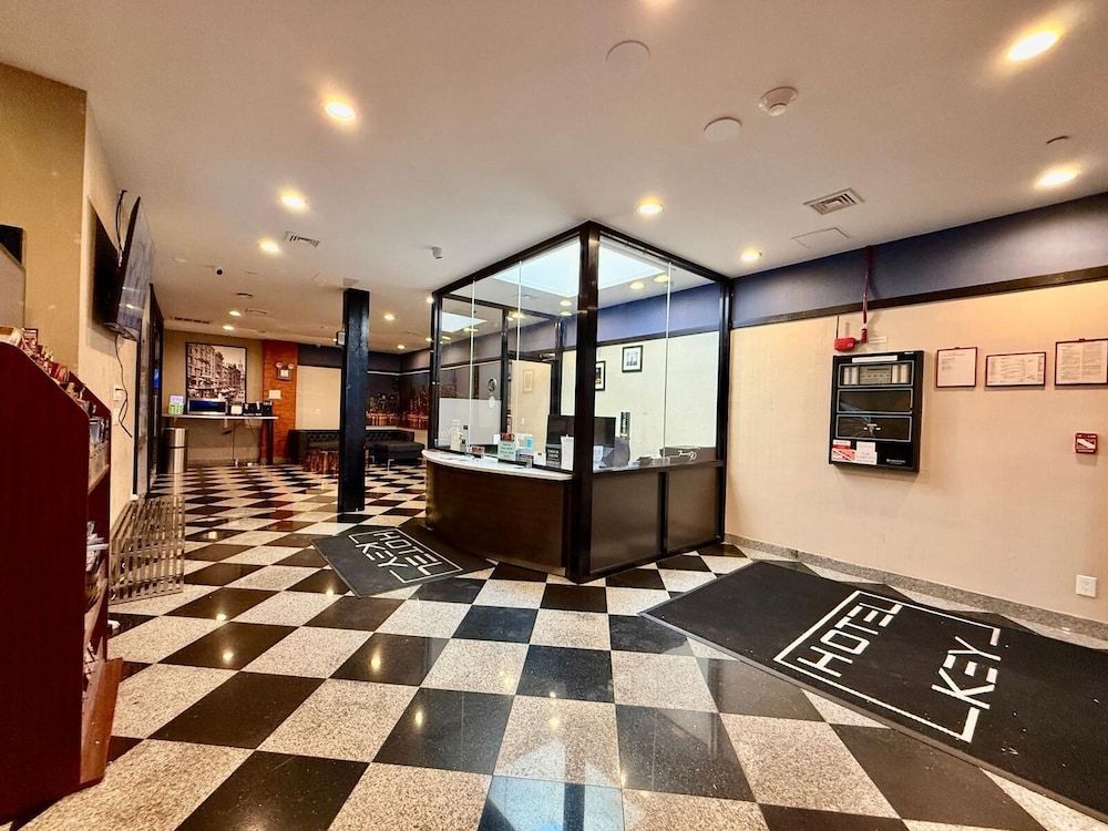Hotel Key LaGuardia Airport 8/46