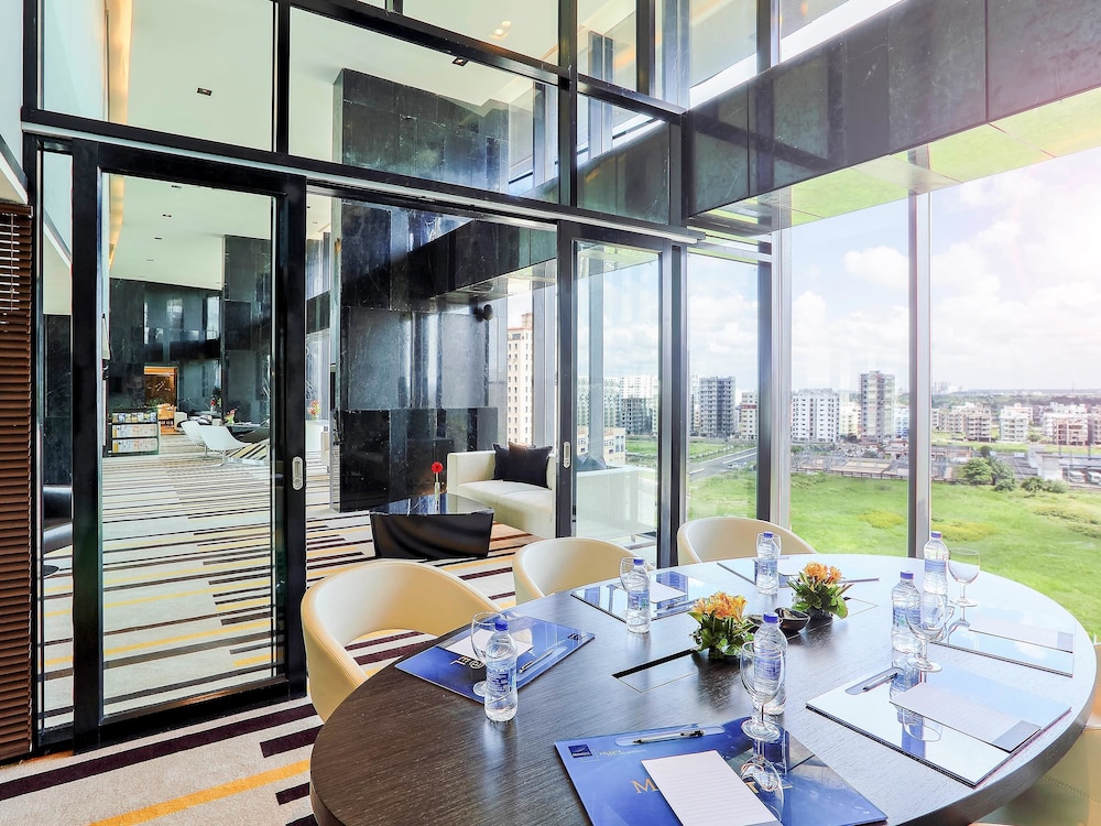 NOVOTEL KOLKATA HOTEL AND RESIDENCES 26/74
