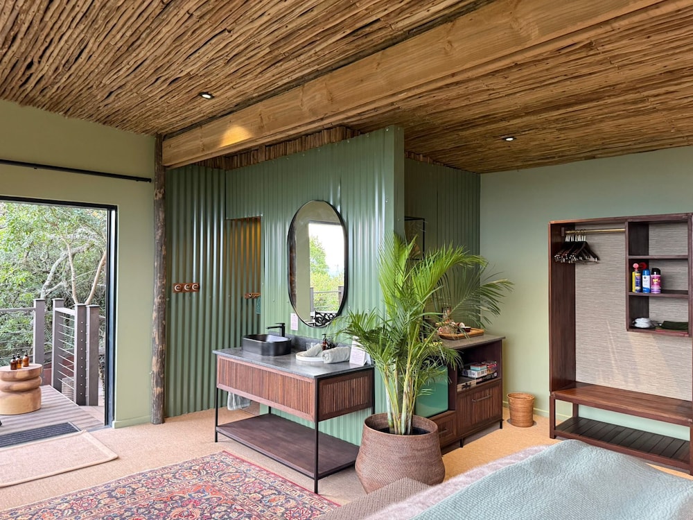 Camp Figtree 3/40