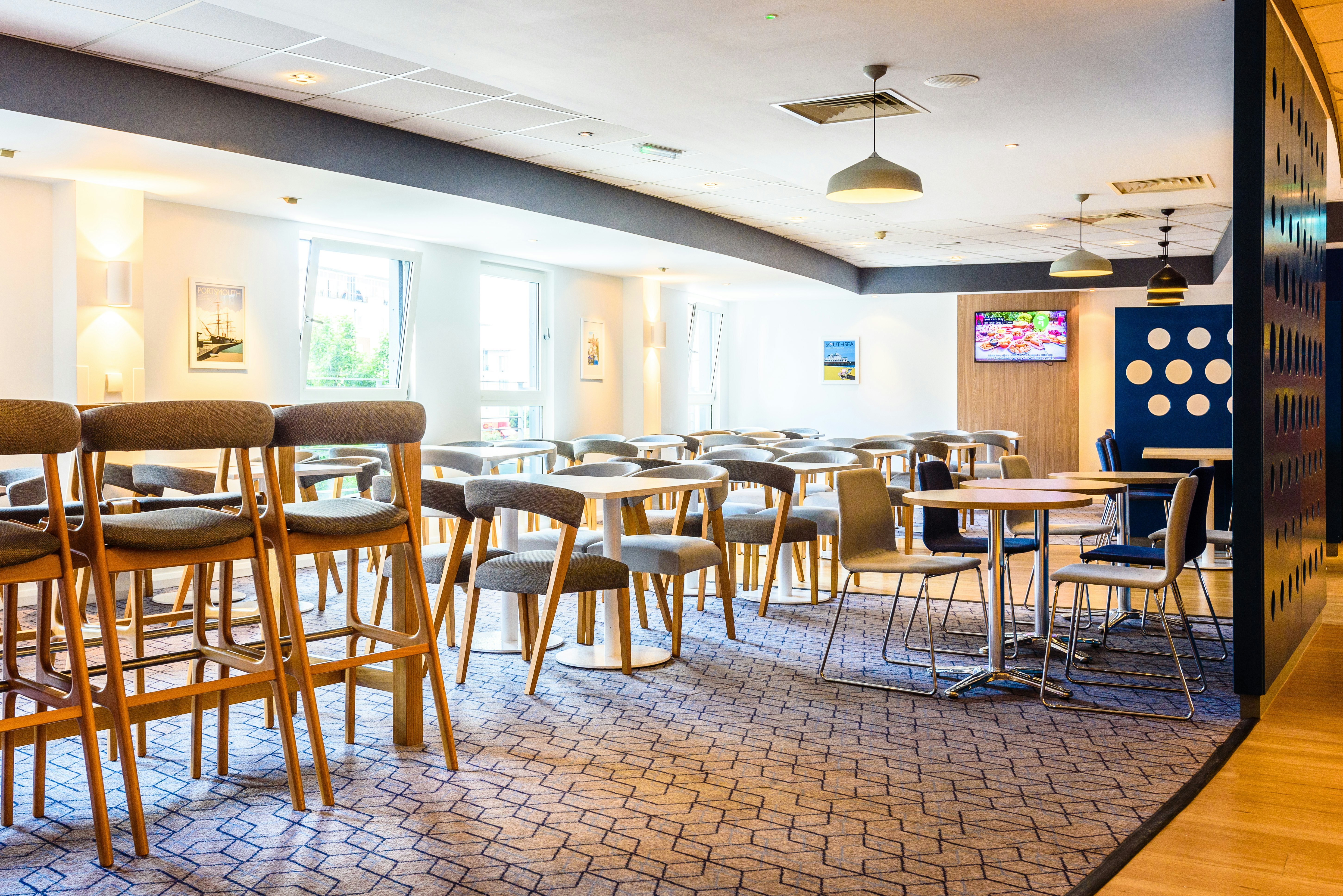 Holiday Inn Express Portsmouth Gunwharf Quays 40/56