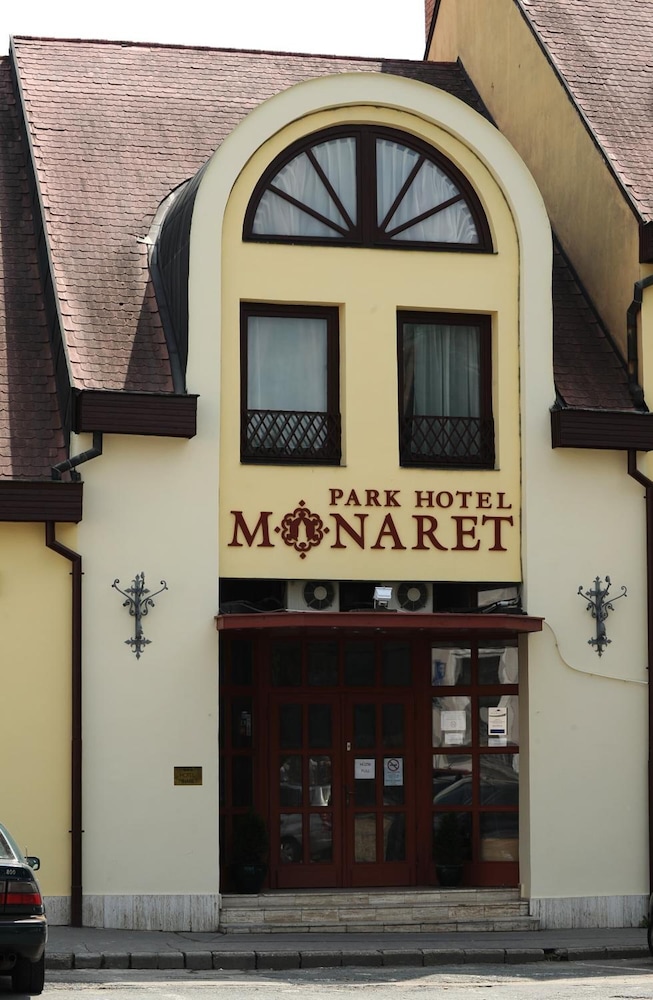 Minaret Hotel 3/50