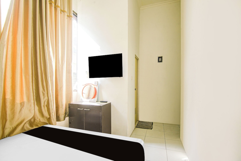 Hotel O Makassar near RS Grestelina formerly Wisma Makassar 30/38